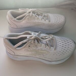 Brooks Ghost 16 Women’s Running Shoes (White/White/Grey)